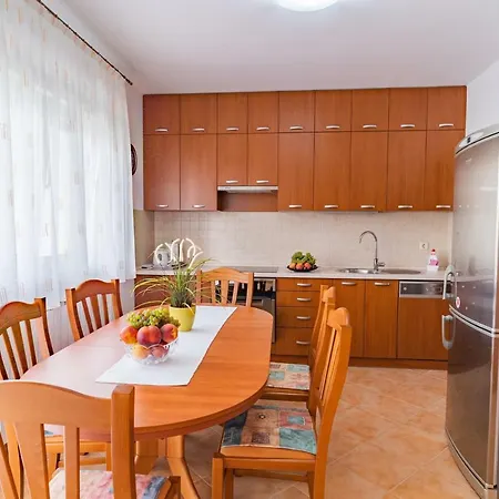Big 4 Bedroom Apartment With Private Parking Zagreb Exterior photo