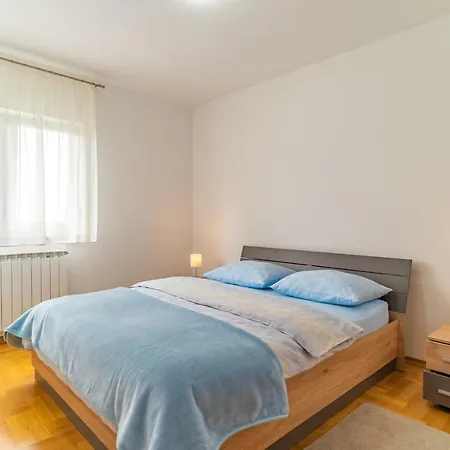Big 4 Bedroom Apartment With Private Parking Zagreb Exterior photo