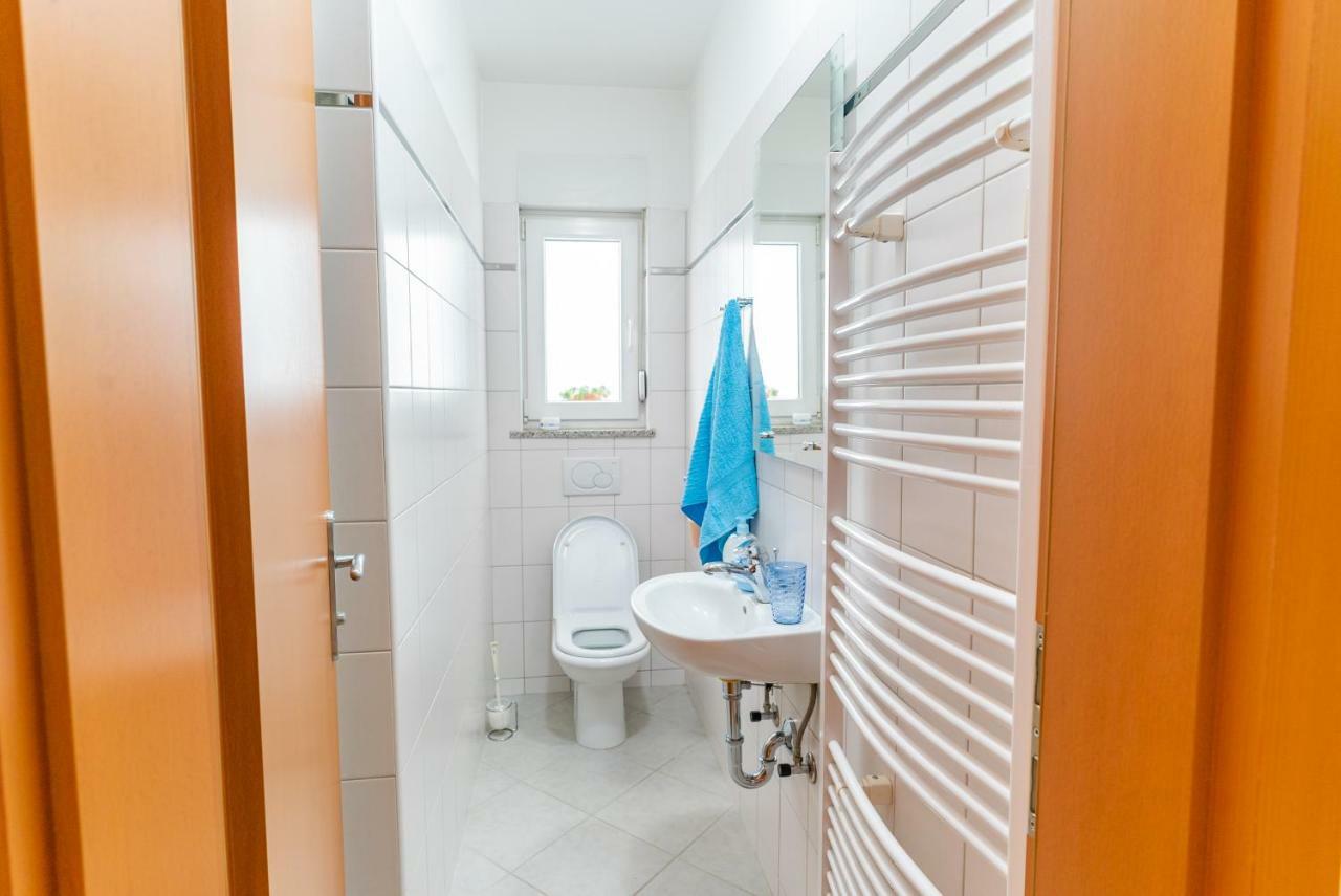 Big 4 Bedroom With Private Parking