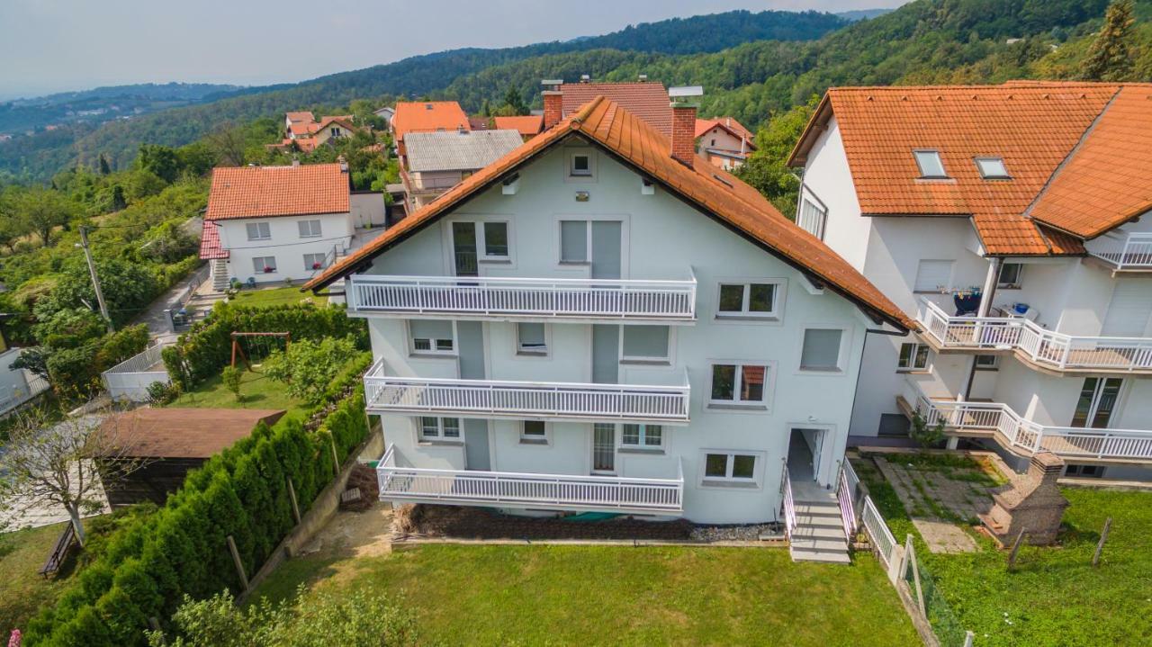 Apartment Big 4 Bedroom With Private Parking *
