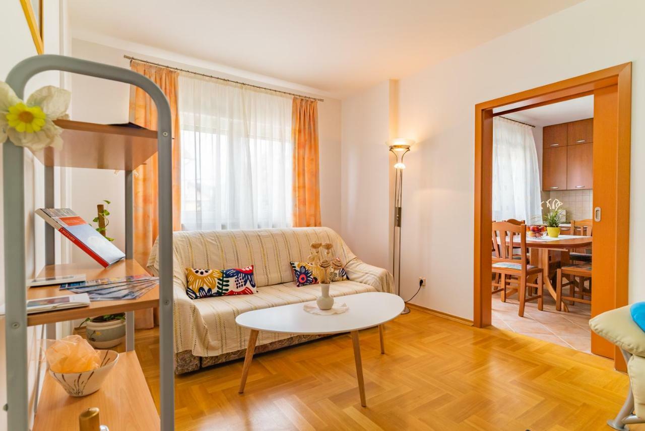 Apartment Big 4 Bedroom With Private Parking Zagreb