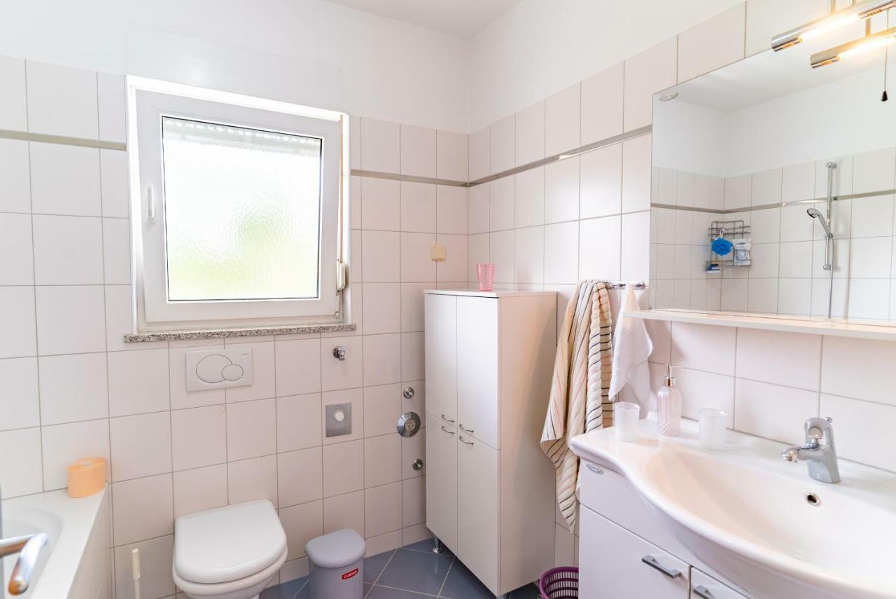Big 4 Bedroom With Private Parking Apartment