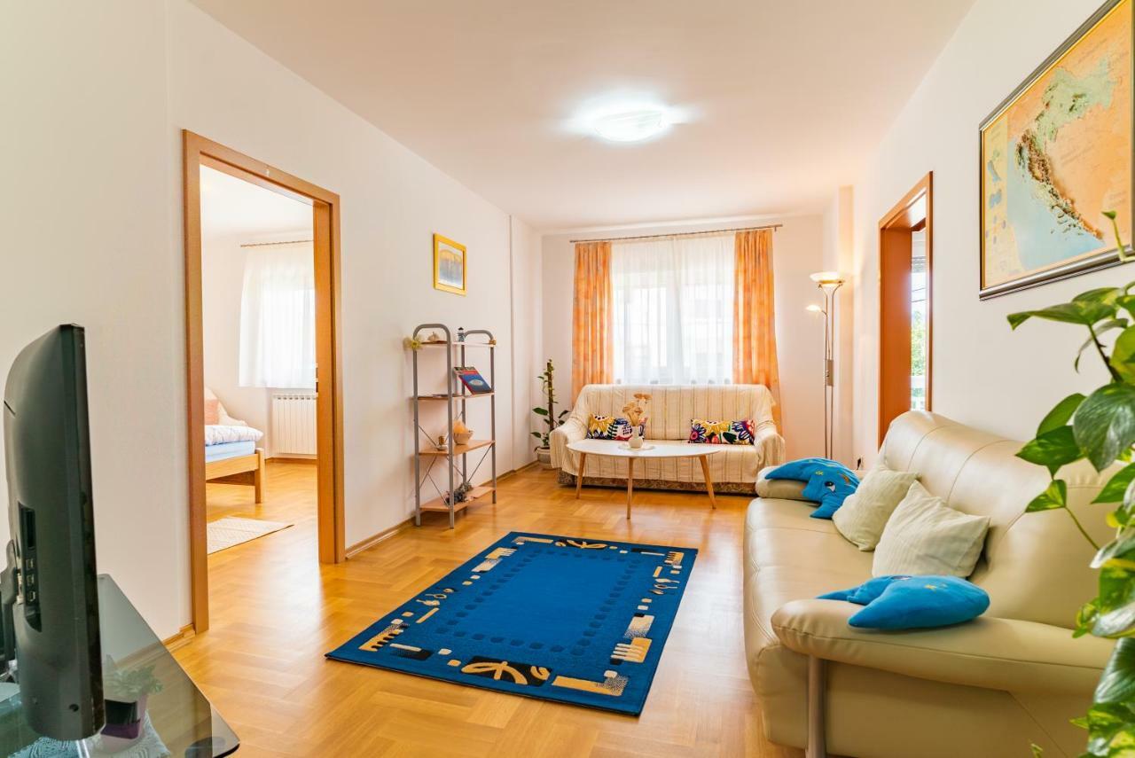 Big 4 Bedroom With Private Parking