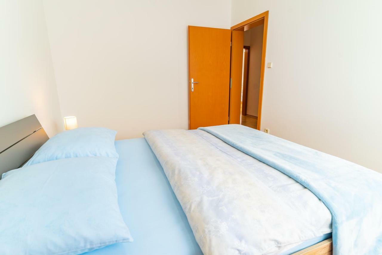 Big 4 Bedroom With Private Parking *